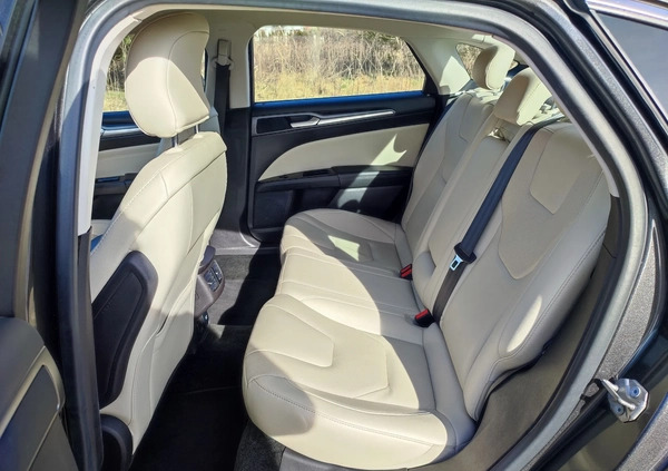 Ford Mondeo cena 61800 przebieg: 129140, rok produkcji 2016 z Chmielnik małe 704